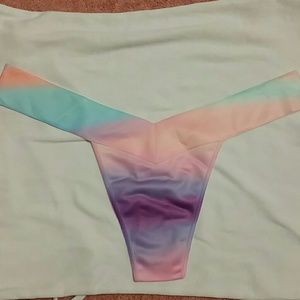 NWOT Lot of 10 No Boundaries Tie Dye Thongs Sz M